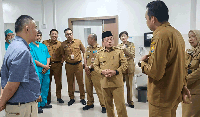 Gubernur Jambi Al Haris turun langsung ke RSUD Raden Mattaher untuk memastikan kesiapan rumah sakit menjalankan operasi bedah jantung pertama di Provinsi Jambi, Senin 27 Oktober 2025 (Dok Istimewa)