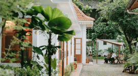 Foto : Rumah Cikini 82 kini tak lagi tampak usang. Sejak direstorasi tahun lalu, bangunan bergaya kolonial di kawasan Menteng, Jakarta Pusat, ini kembali menarik perhatian.(DOK. Instagram @cikini_82)

