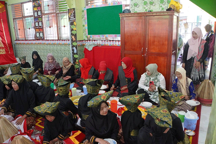 Foto : Makan Bajamba Padang Panjang (Dok : Diskominfo Padang Panjang)