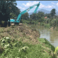 Foto : Excavator Pemkot Sungai Penuh Sedang Bekerja Mengeruk Sungai (Dok Humas & Protokol Setda Sungai Penuh)