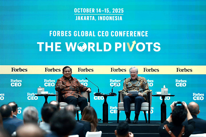 Foto : Presiden Prabowo Subianto bersama Steve Forbes, Rabu 15 oktober 2025 (Dok : Seskab RI)