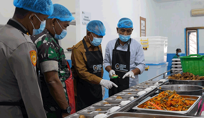 Foto : Wakil Bupati Merangin H. Abdul Khafidh Melihat Dapur SPPG Nalo Tatan 1 Senin 27 Oktober 2025 (Dok Diskominfo Merangin)