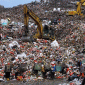 Foto: Tempat Pengelolaan Sampah Terpadu (TPST) Bantar Gebang, di Bekasi, Jawa Barat, Jumat (14/6/2024). (CNBC Indonesia)
