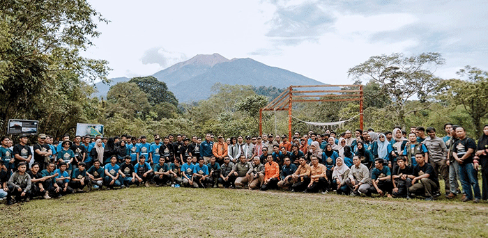 Foto : Visitor center jalur pendakian Gunung Kerinci Solok Selatan (Dok : Facebook Bupati Sol Selatan Khairunnas)