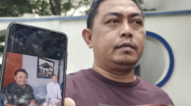 Foto : Dwi Purwanto, warga Kabupaten Pekalongan, korban dugaan penipuan seleksi taruna Akpol Semarang menunjukkan bukti pertemuan dengan para pelaku di Semarang. (Dok :ANTARA/I.C. Senjaya).