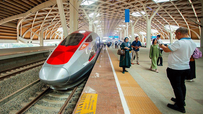 Foto : Kereta Cepat Jakarta - Bandung Whoosh (Dok : BBCNews Indonesia Getty)