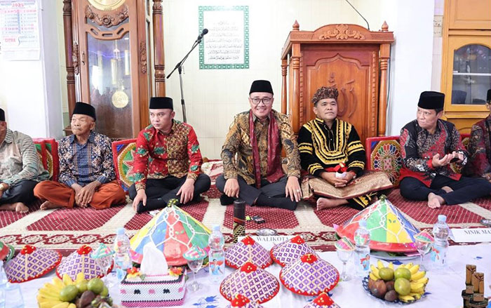 Foto : Alfin Menghadiri Prosesi Pengukuhan Ninik Mamak Dusun Empih