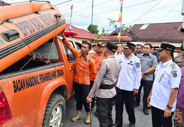 Foto :P Wawako Azhar Hamzah Mengecek Kesiapsiagaan Peralatan dan Tim Bencana Hidrometeologi (Dok : Humas)