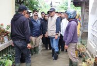 Foto : Wako Alfin pantau Banjir,Jumat 28 November 2025 (Sumber : trendsatu.com)