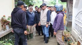 Foto : Wako Alfin pantau Banjir,Jumat 28 November 2025 (Sumber : trendsatu.com)