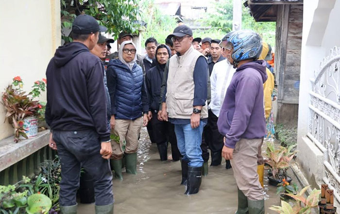 Foto : Wako Alfin pantau Banjir,Jumat 28 November 2025 (Sumber : trendsatu.com)