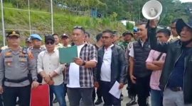 Foto : Warga Lubuk Paku Kerinci Demo di PLTA KMH  (Dok : Istimewa)
