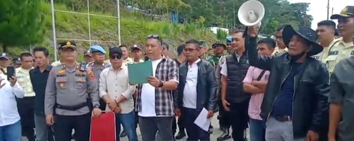 Foto : Warga Lubuk Paku Kerinci Demo di PLTA KMH  (Dok : Istimewa)