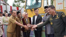 Foto : Sekda Prov Jambi Sudirman Lepas Ekpspor Pinang Ke Bangladesh (Sumber : Diskominfo)