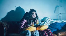 Foto : Ilustrasi Menonton Film Horor (Sumber : Freepik)