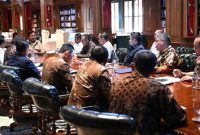 Foto : Presiden Prabowo Sedang Memimpin Rapat di Hambalang (Sumber : BPMI Setpres)
