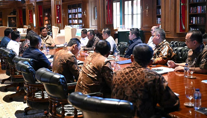 Foto : Presiden Prabowo Sedang Memimpin Rapat di Hambalang (Sumber : BPMI Setpres)