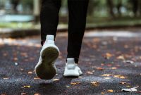 Foto : Ilustrasi Jalan Kaki (Sumber : Freepik)