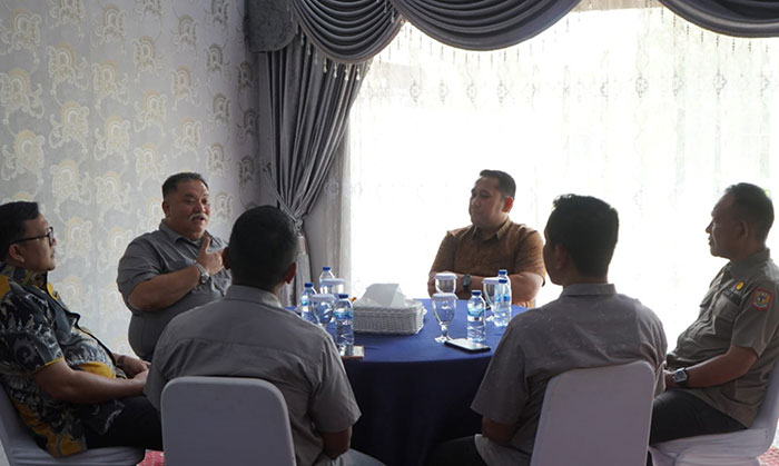 Foto : Buapti H.M Syukur Menerima Kunjungan Bupati Bengkulu Selatan Terkait Kisruh Renah Alai (Dok : Roli /Koridornews.id)