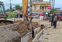 Foto : Bupati M.Syukur Tinjau Proyek (Kominfo)