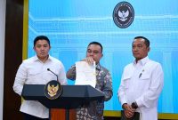 Foto : Wakil Ketua DPR RI,Sesab Tedi Indra Jaya dan Mentri Sekretaris Negara Prasetyo Hadi (Sumber : BPMI Setpres)
