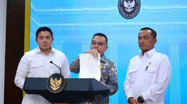 Foto : Wakil Ketua DPR RI,Sesab Tedi Indra Jaya dan Mentri Sekretaris Negara Prasetyo Hadi (Sumber : BPMI Setpres)