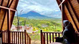 Foto : View Gunung Kerinci dari Kamar The Hills Resort Kerinci (Sumber : Agoda)