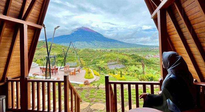 Foto : View Gunung Kerinci dari Kamar The Hills Resort Kerinci (Sumber : Agoda)