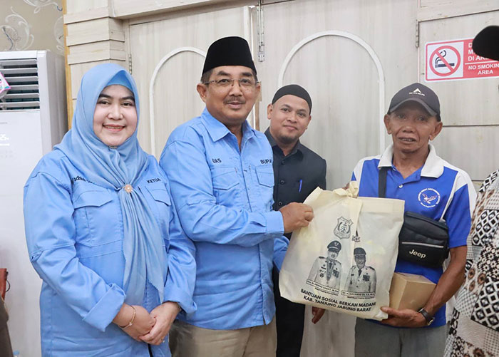 Foto : Bupati Tanjungh Jabung Barat,Anwar Sadat (Sumber : Freepik)