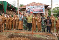 Wako Alfin Meletakkan Batu Pertama Gerai Gudang Koperasi Merah Putih Desa Aur Duri