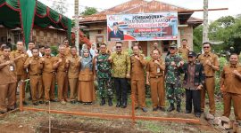 Wako Alfin Meletakkan Batu Pertama Gerai Gudang Koperasi Merah Putih Desa Aur Duri