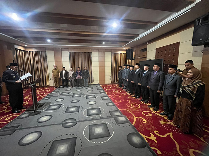 Azhar Hamzah melantik 9 pejabat Pemkot Sungai Penuh pada Selasa Malam 23 Desember 2025