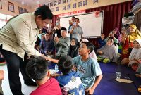 Presiden Prabowo melihat pembangunan hunian sementara bagi warga terdampak bencana di Agam