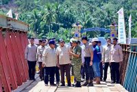Presiden Prabowo meninjau Jembatan Bailey Sungai Garoga di Batang Toru