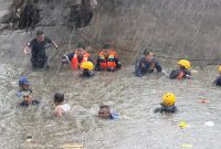 Tim SAR gabungan melakukan penyisiran aliran Sungai Buntung Jambi mencari korban tenggelam