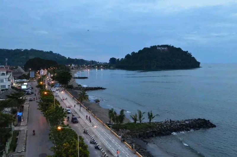 Pembangunan Trotoar Pantai Panjang