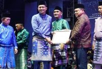Sekda Merangin Zulhifni Menerima Sertifikat Parasasti Karang Berahi