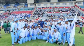 Bupati Merangin M Syukur bersama pemain PS Merangin saat pembukaan Gubernur Cup 2026