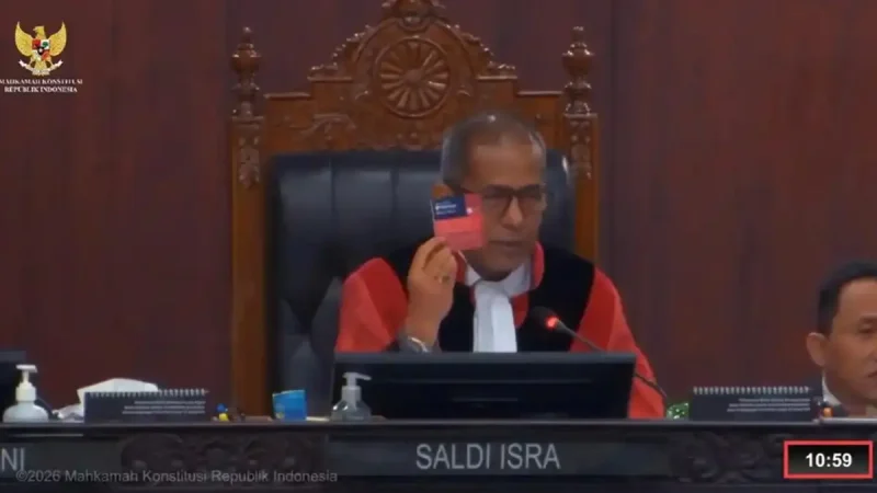 Hakim Makamah Konstitusi Saldi Isra
