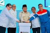 Presiden Prabowo Subianto saat meresmikan groundbreaking proyek hilirisasi nasional tahap II di RU IV Cilacap.