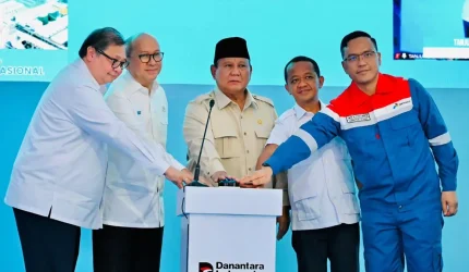 Presiden Prabowo Subianto saat meresmikan groundbreaking proyek hilirisasi nasional tahap II di RU IV Cilacap.