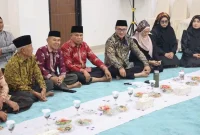 Wali Kota Alfin bersama tokoh adat Enam Luhah Sungai Penuh dalam acara silaturahmi adat