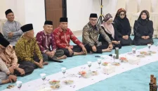 Wali Kota Alfin bersama tokoh adat Enam Luhah Sungai Penuh dalam acara silaturahmi adat