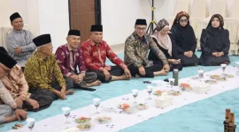 Wali Kota Alfin bersama tokoh adat Enam Luhah Sungai Penuh dalam acara silaturahmi adat