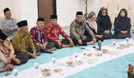 Wali Kota Alfin bersama tokoh adat Enam Luhah Sungai Penuh dalam acara silaturahmi adat