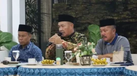 Wali Kota Sungai Penuh Alfin dan Bupati Kerinci Monadi menghadiri silaturahmi bersama Lembaga Adat Kabupaten Kerinci dan Kota Sungai Penuh di Rumah Dinas Wali Kota