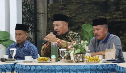 Wali Kota Sungai Penuh Alfin dan Bupati Kerinci Monadi menghadiri silaturahmi bersama Lembaga Adat Kabupaten Kerinci dan Kota Sungai Penuh di Rumah Dinas Wali Kota