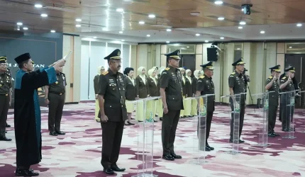 Jaksa Agung ST Burhanuddin melantik enam Pejabat Eselon I Kejaksaan Agung di Gedung Utama Kejaksaan Agung, Jakarta, Jumat 24 Juli 2026.