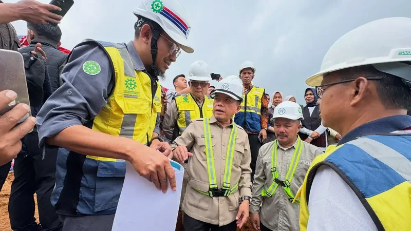 Bupati Kerinci bersama Gubernur Jambi Al Haris melakukan peletakan batu pertama pembangunan Gedung RSUD Kabupaten Kerinci pada Minggu 5 Juli 2026