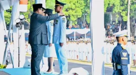 Presiden Prabowo Subianto melantik 1.204 Pamong Praja Muda Angkatan XXXIII IPDN Tahun 2026 di Kampus IPDN Jatinangor